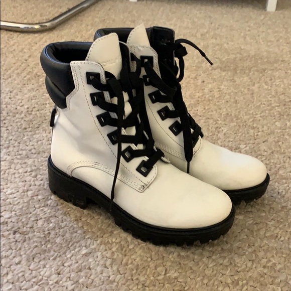 Kendall and Kylie boots - Picture 2 of 3